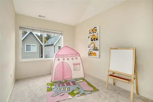 3 bed, 1297 sqft, $3,600 — Photo 3