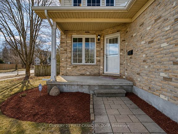 3rd image of 89 McTaggart Ct