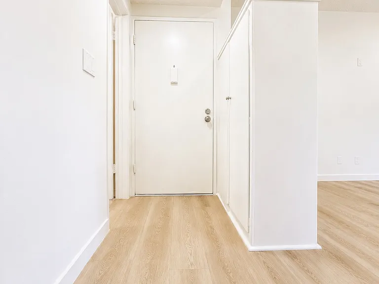 401 E Harvard St #6 — Photo 5