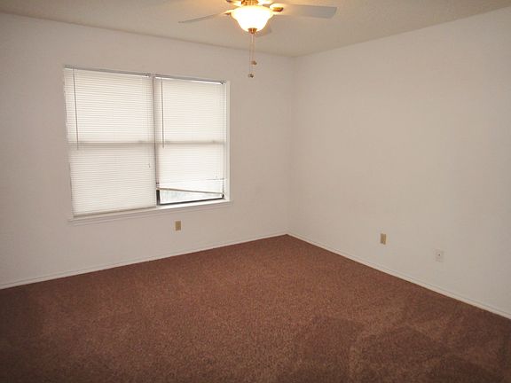 2nd image of 2057 W Walnut St APT B