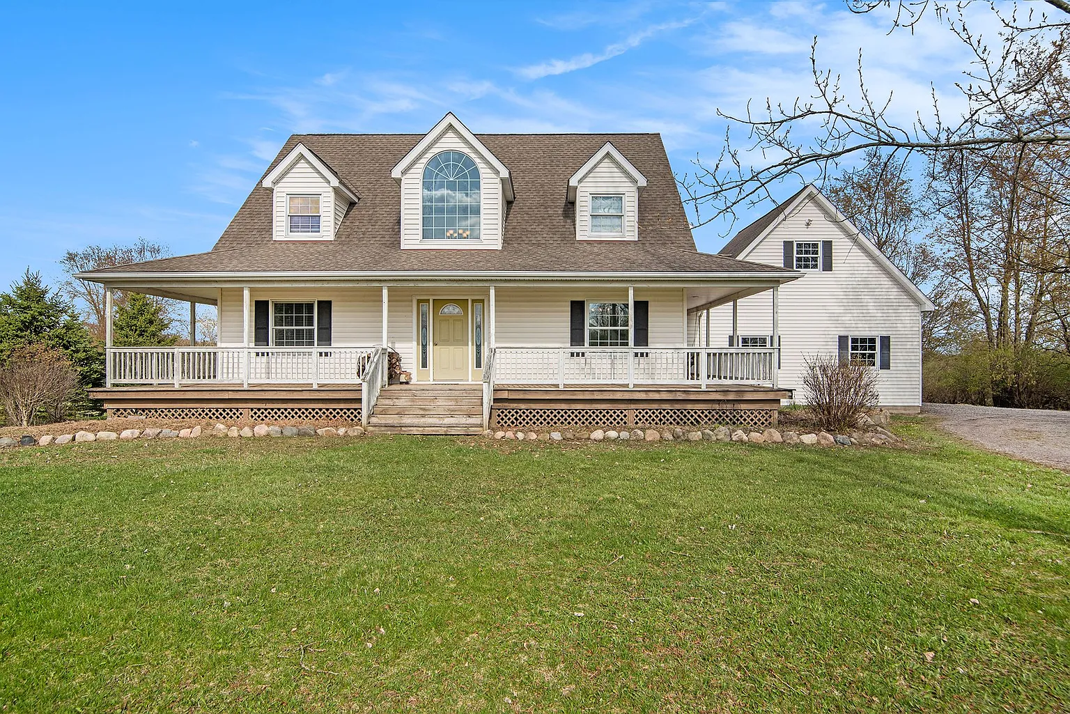 7868 Parshallville Rd photo 1