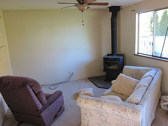 Cozy Family Room w/ Free Standing Stove