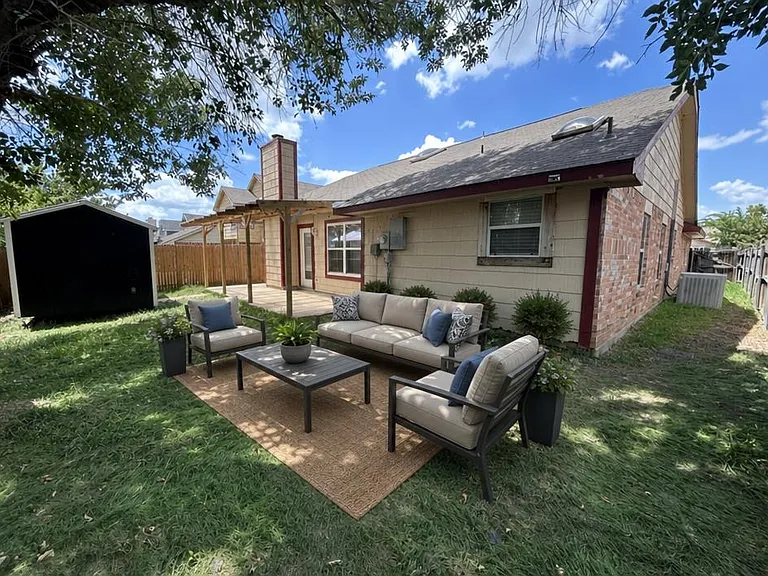 4652 Bracken Dr — Photo 15