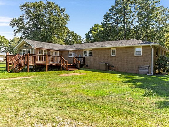 4th image of 108 Angela Dr