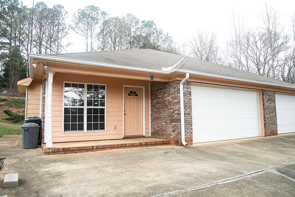 3 bed, 1440 sqft, $1,400 — Photo 1