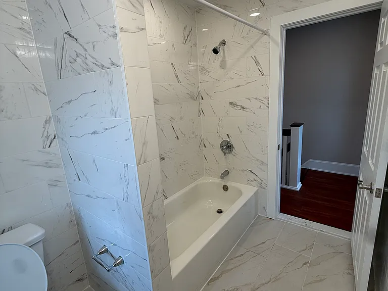 507 E Washington Ln — Photo 27