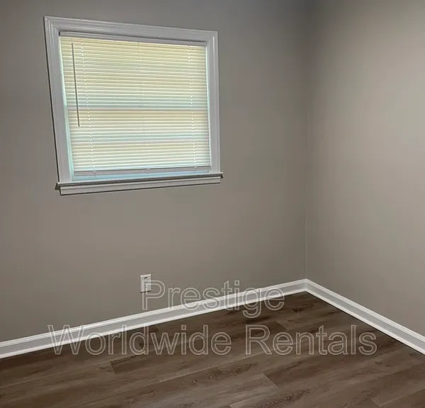 1017 Fleming Ave — Photo 2