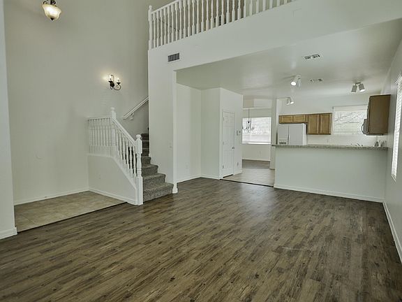 4th image of 131 E Camino Del Abeto Ave