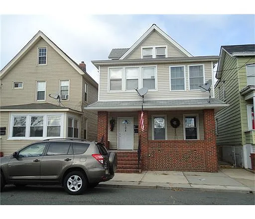 108 David St photo 1