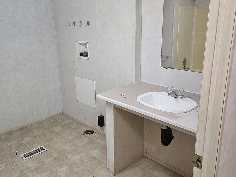 12847 Oak Rd #16 — Photo 6