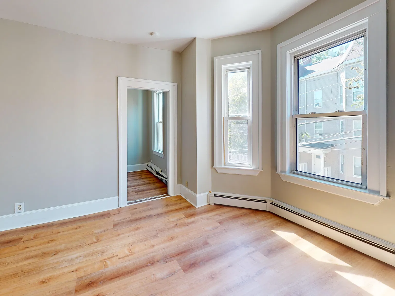 3 bed, 800 sqft, $3,195 — Photo 3