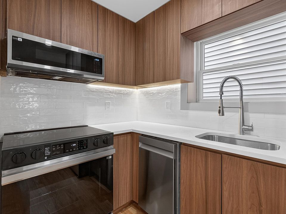 1st image of 161 Woodlawn Ave #4