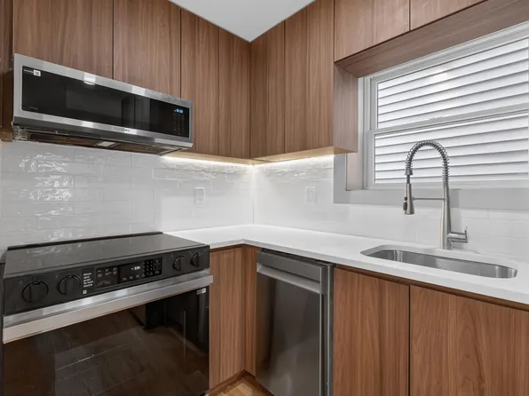 161 Woodlawn Avenue image 1 of 16