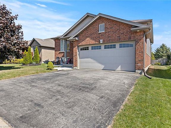 3rd image of 92 White Water Dr