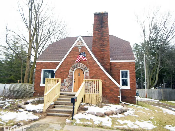 631 W Belle Ave, Saint Charles, MI 48655