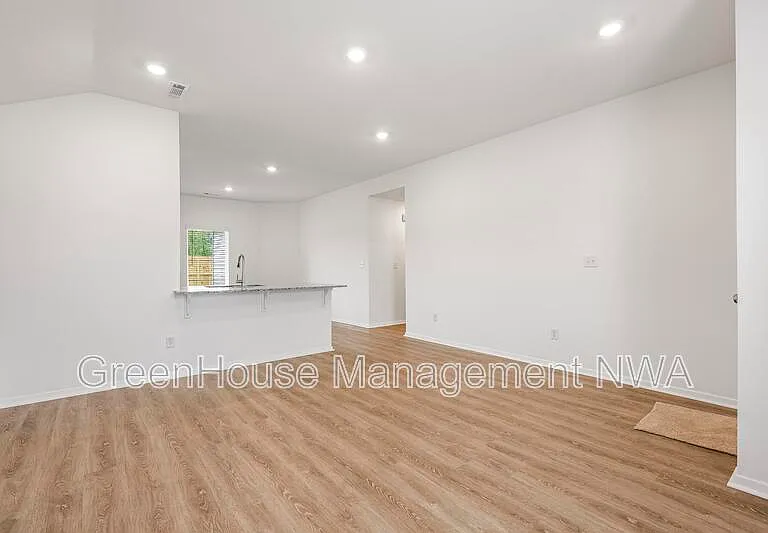 2637 E Gila Way — Photo 4