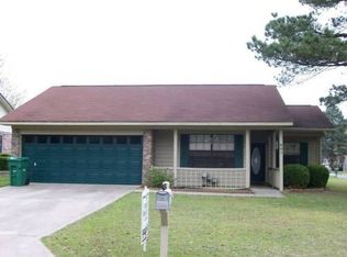 601 W Green Oaks Dr, White Hall, AR 71602