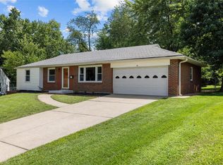 16 Leicester Ln, Saint Louis, MO 63135