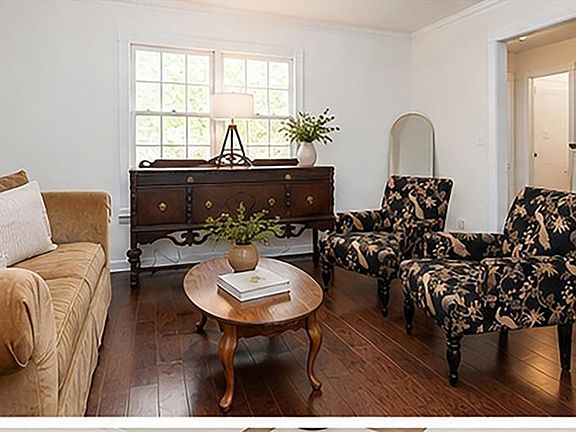 3rd image of 1470 Leafmore Pl