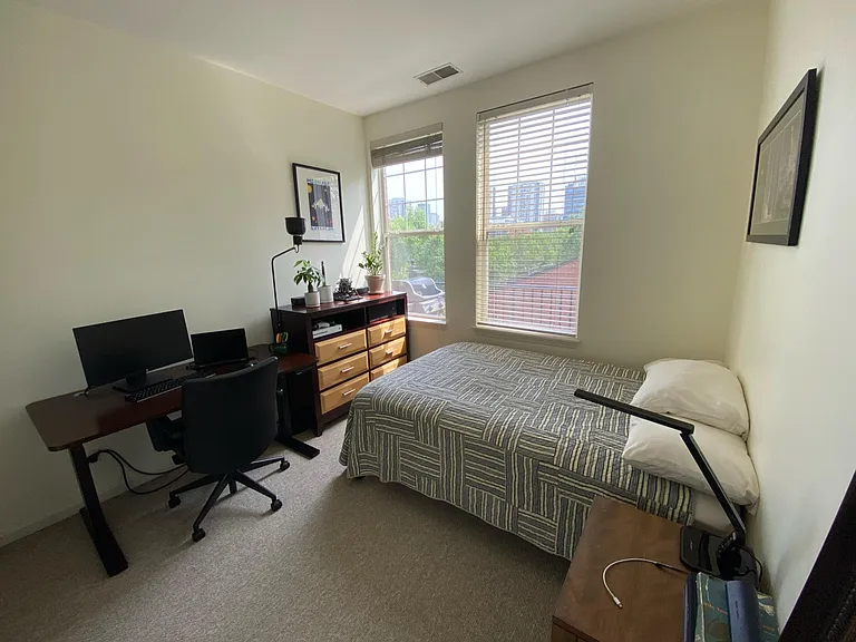 301 W Goethe St #104A — Photo 8