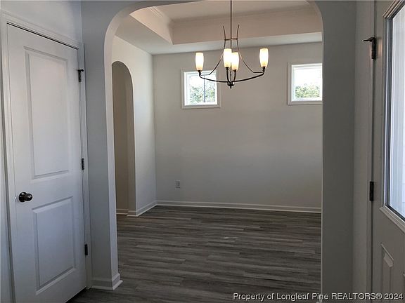 3rd image of 214 Woodsrun St
