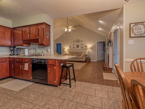 4th image of 1821 Woodstone Ct W