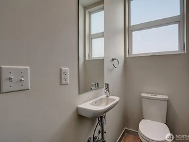 3932 1st Ave NE — Photo 26