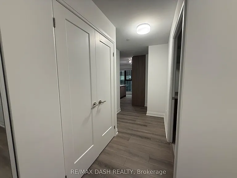 20 Soudan Ave #907 — Photo 6