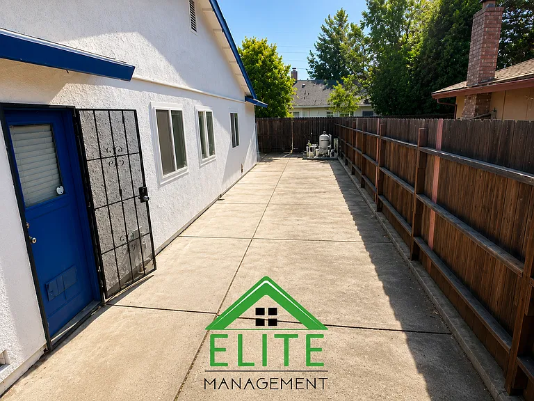 2901 Davenport Way — Photo 12