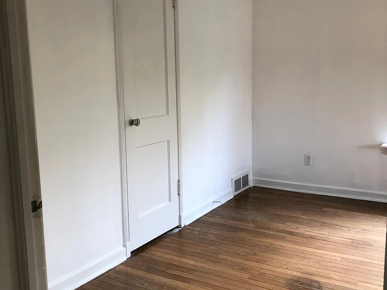 1890 Riverside Dr — Photo 17