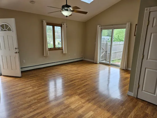 2 Carnegie Dr #2, Farmingville, NY 11738