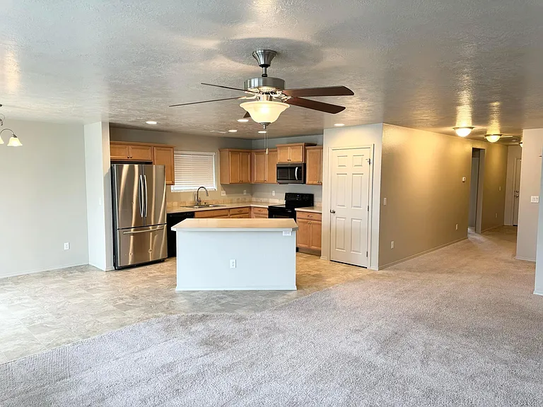 4708 N Alester Ave — Photo 2