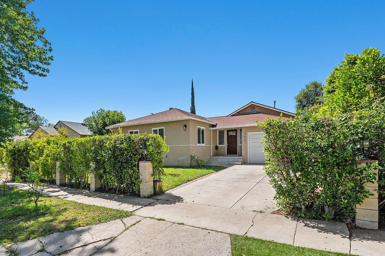 17434 Emelita St — Photo 3