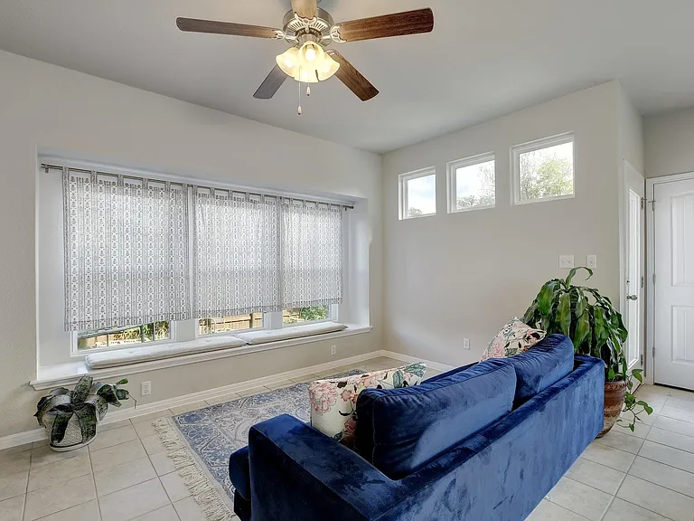 518 Stonewood Ln — Photo 6