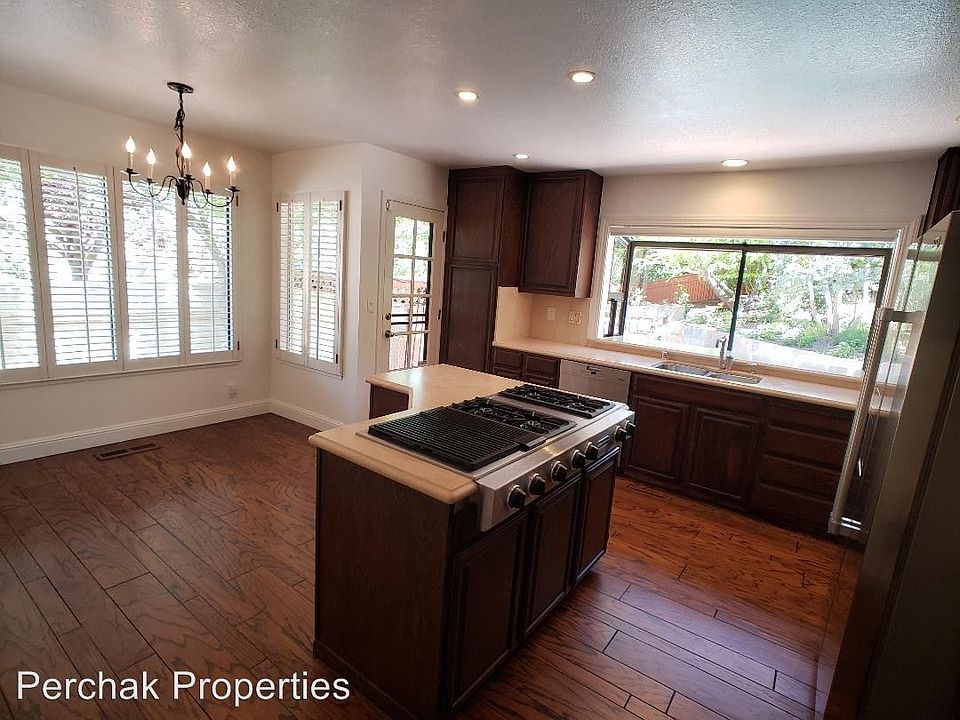 1st image of 293 Live Oak Dr