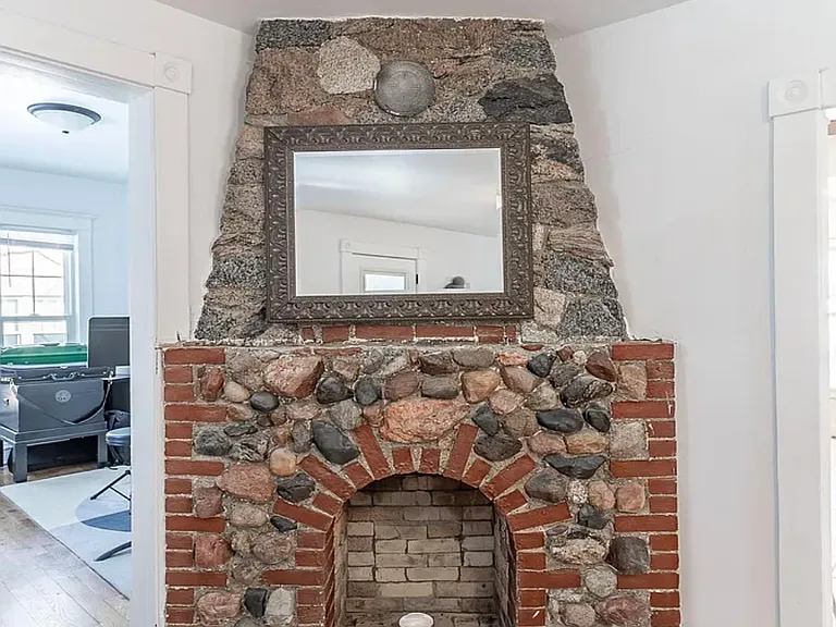 351 Morse Ave — Photo 4