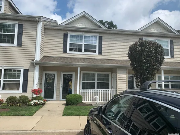 127 Willow Lane #128, Valley Stream, NY 11580