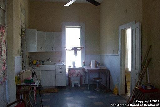 3rd image of 2411 S Flores St