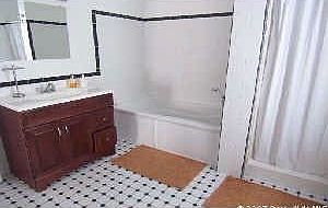 Spacious bath w/ jetted tub and separate shower