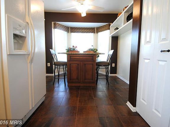 5th image of 849 Singing Hills Ct