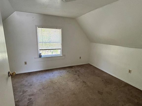 5th image of 3960 Hillside Ave