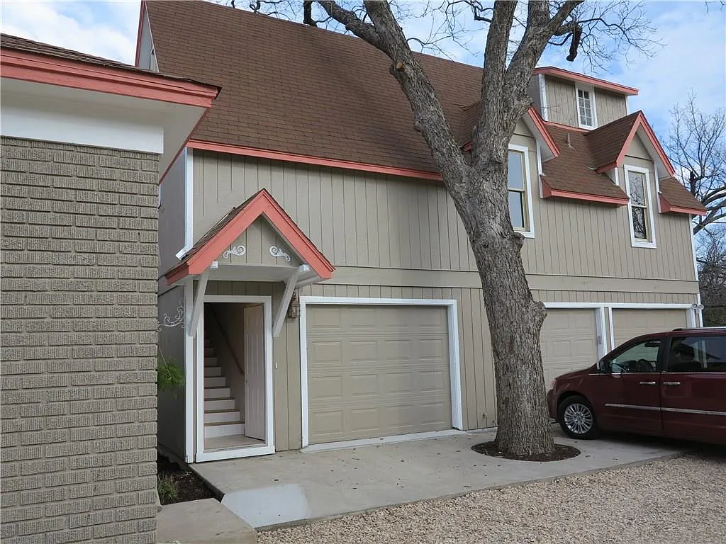 2 bed, 2.0 bath, 1200 sqft, $1,700 — Photo 1