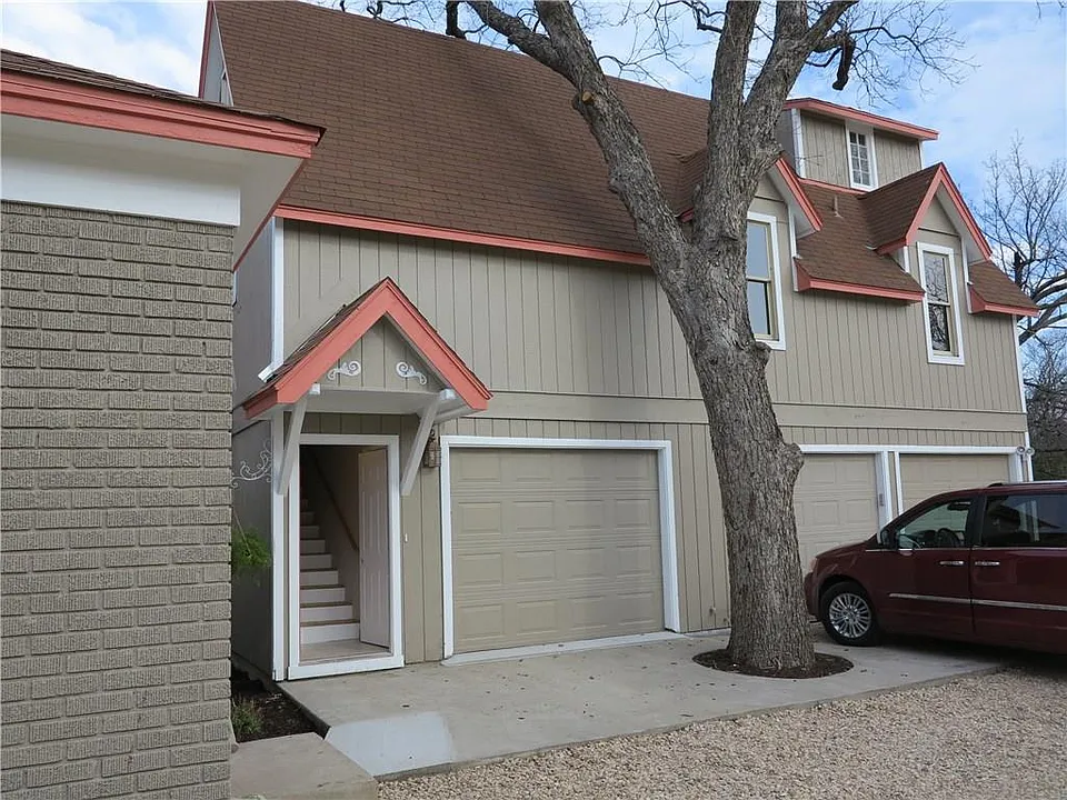 310 W University Ave #B