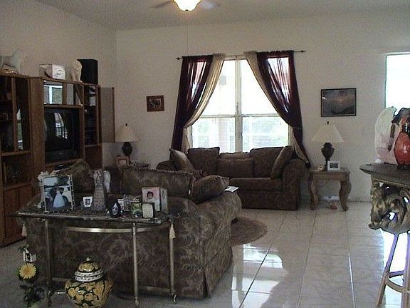 5th image of 28 Pickston Ln