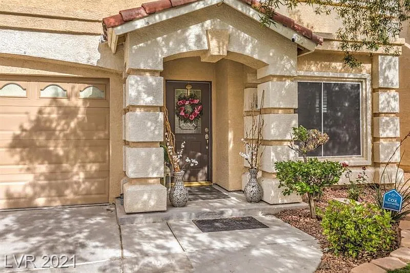 4 bed, 2.5 bath, 2729 sqft, $2,400 — Photo 3