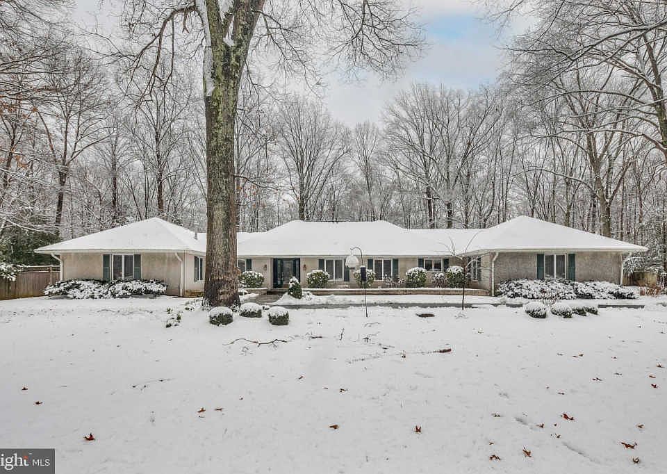 1st image of 2045 Hermitage Hills Dr