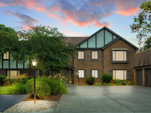 50 Parliament Dr W #50, Palos Heights, IL 60463