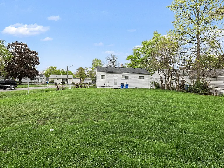 1189 Woodland Dr — Photo 16
