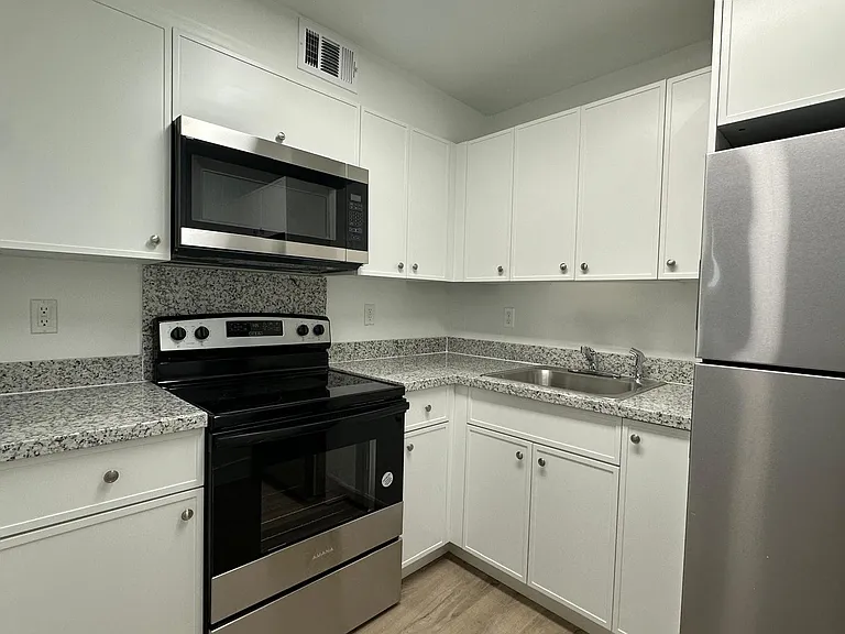 2500 Johnson St #1 — Photo 5