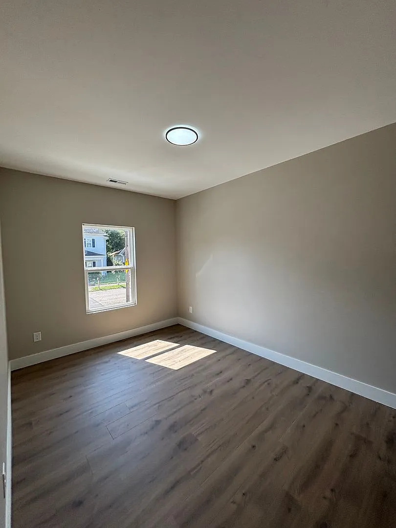 3131 & 3133 Linden Ave — Photo 4